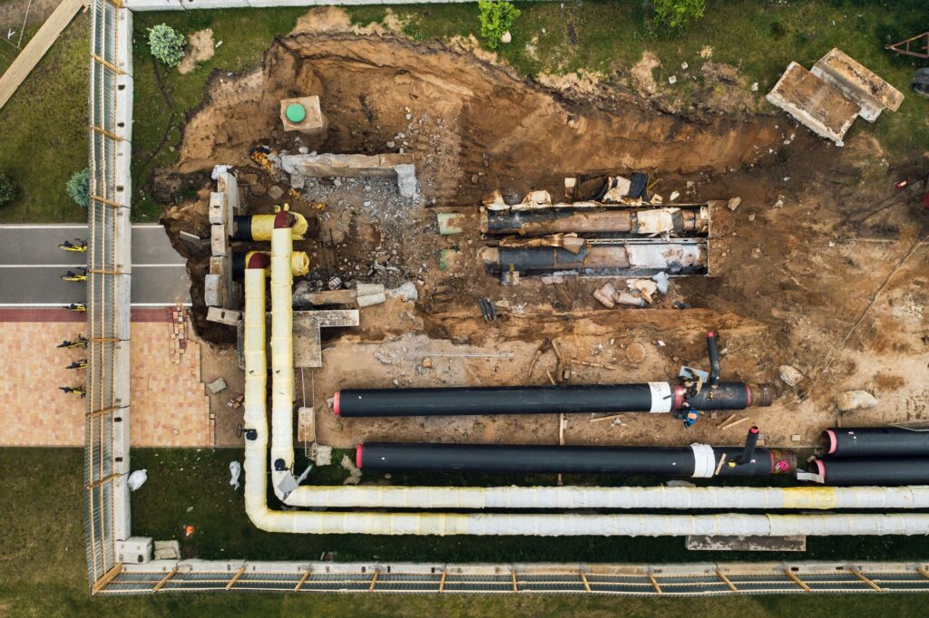 Repair and replacement of the pipeline in Minsk.Replacing the old pipeline in the city.Repair of the